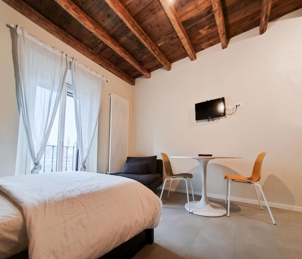 5mincorsocomo - Jolly - Typical Apartment